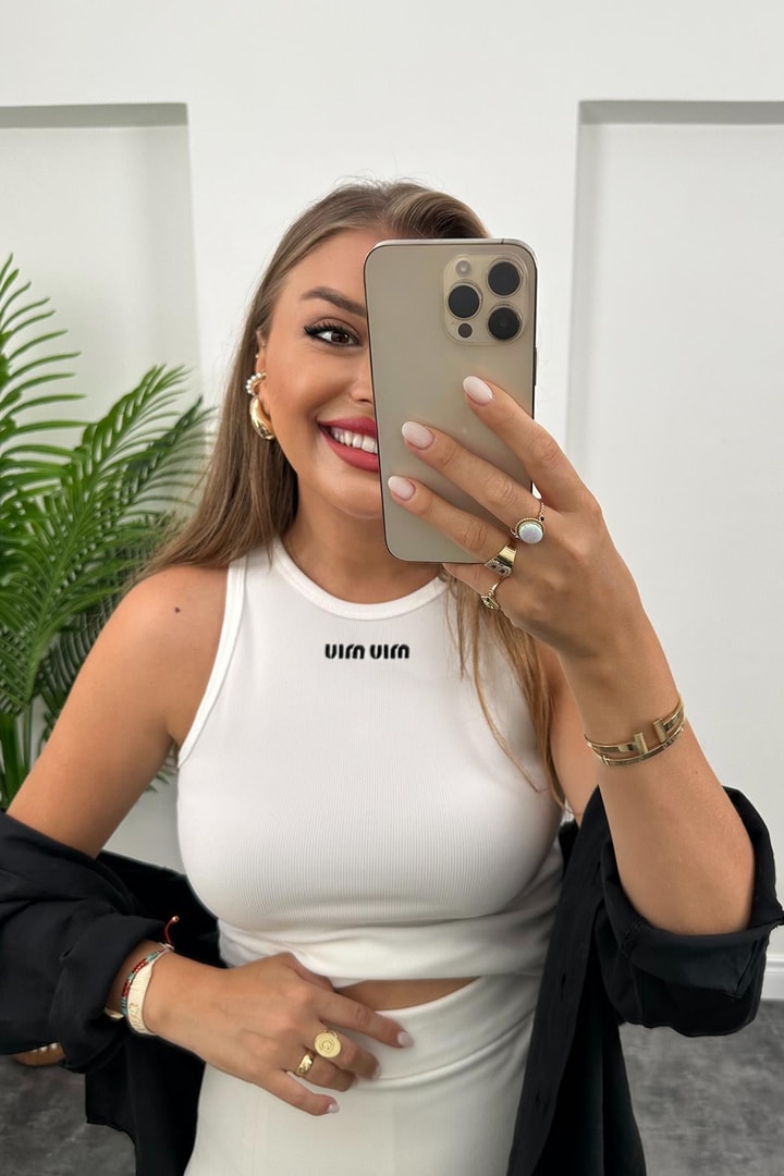 Marka Model Miu Nakışlı Halter Yaka Uzun Atlet Beyaz