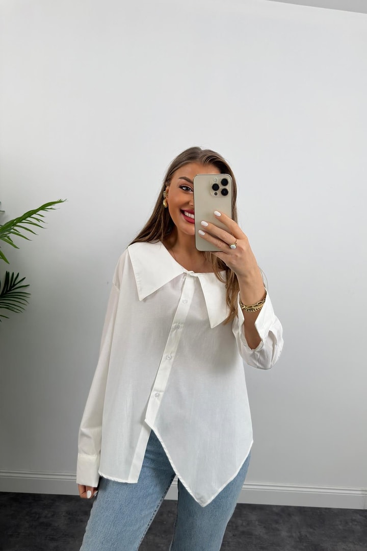 Marka Model Yaka Detaylı Tasarım Beyaz Gömlek