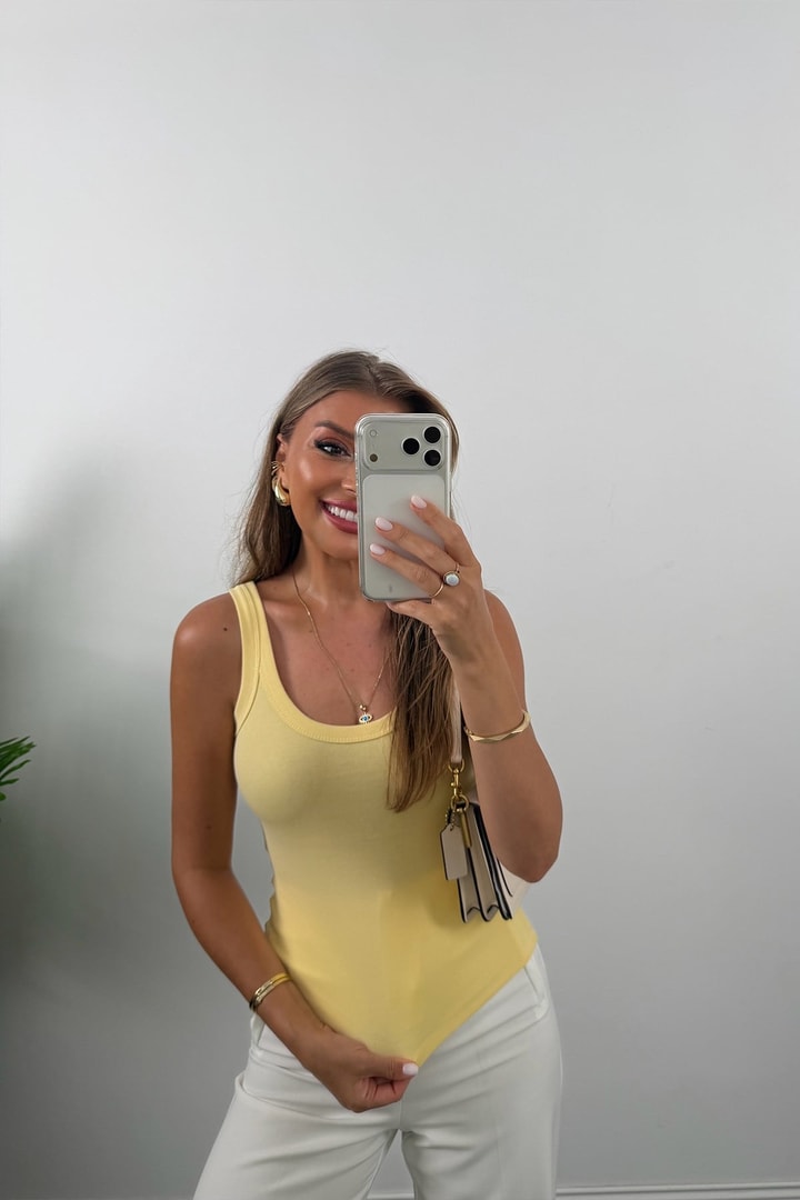 Orjinal Marka Tam Pamuklu U Yaka Basic Atlet Pastel Sarı