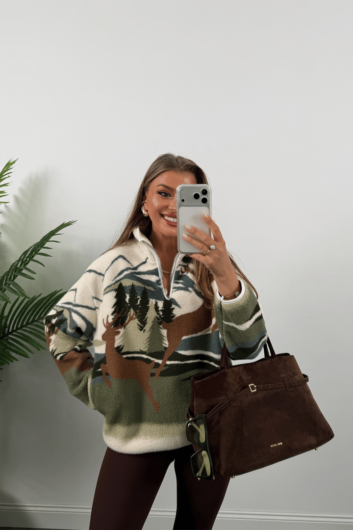 Oysh Model Ağaçlı Geyikli Polar Sweat