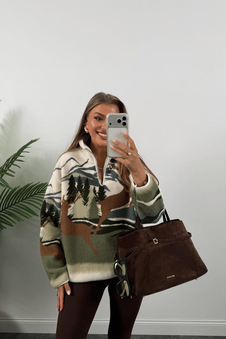 Oysh Model Ağaçlı Geyikli Polar Sweat