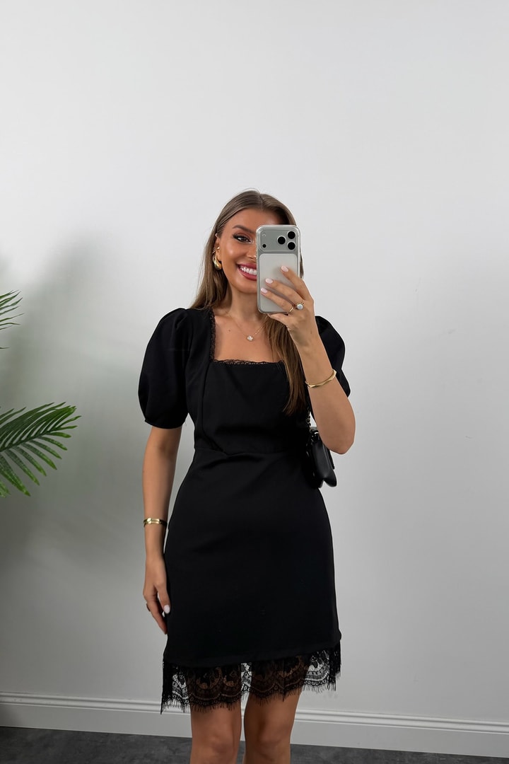 Premium Seri Eteği Dantelli Kare Yaka Elbise
