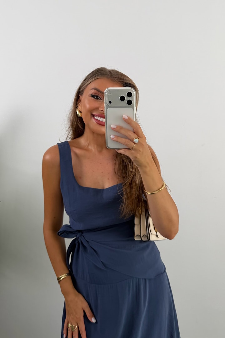 Premium Seri Kare Yaka Beli Fularlı Midi Boy Tensel Elbise İndigo