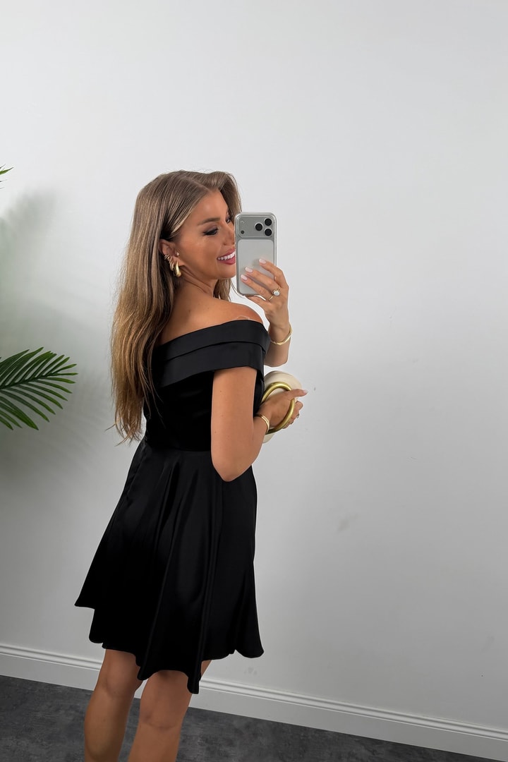 Premium Seri Madonna Yaka Kloş Dökümlü Elbise Siyah 