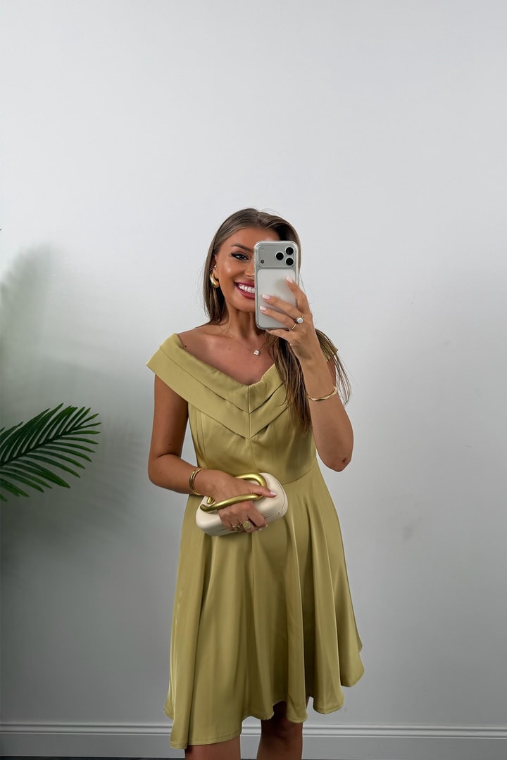 Premium Seri Madonna Yaka Kloş Dökümlü Elbise Yağ Yeşili