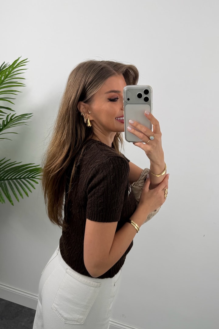 Premium Seri Marka Nakışlı Kısa Kol Elit Triko Bluz Kahverengi