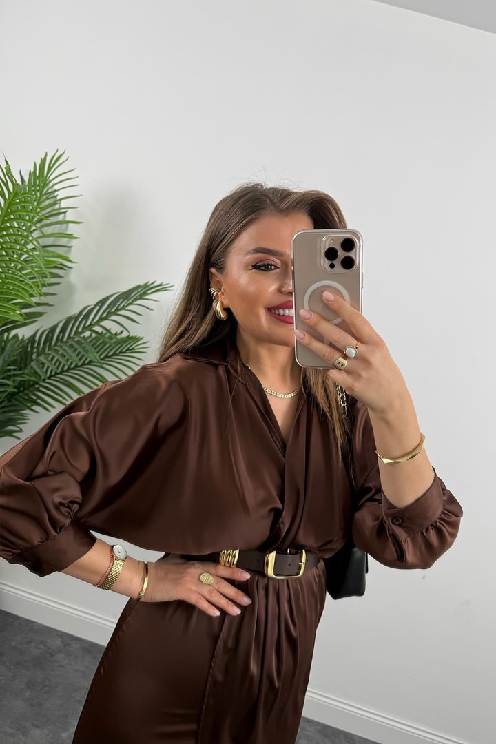 Premium Seri Midi Boy Kemerli Saten Anvelop Elbise Acı Kahve