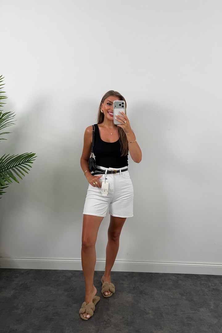 Premium Seri Şehir Boy Yüksek Bel Mom Şort Beyaz