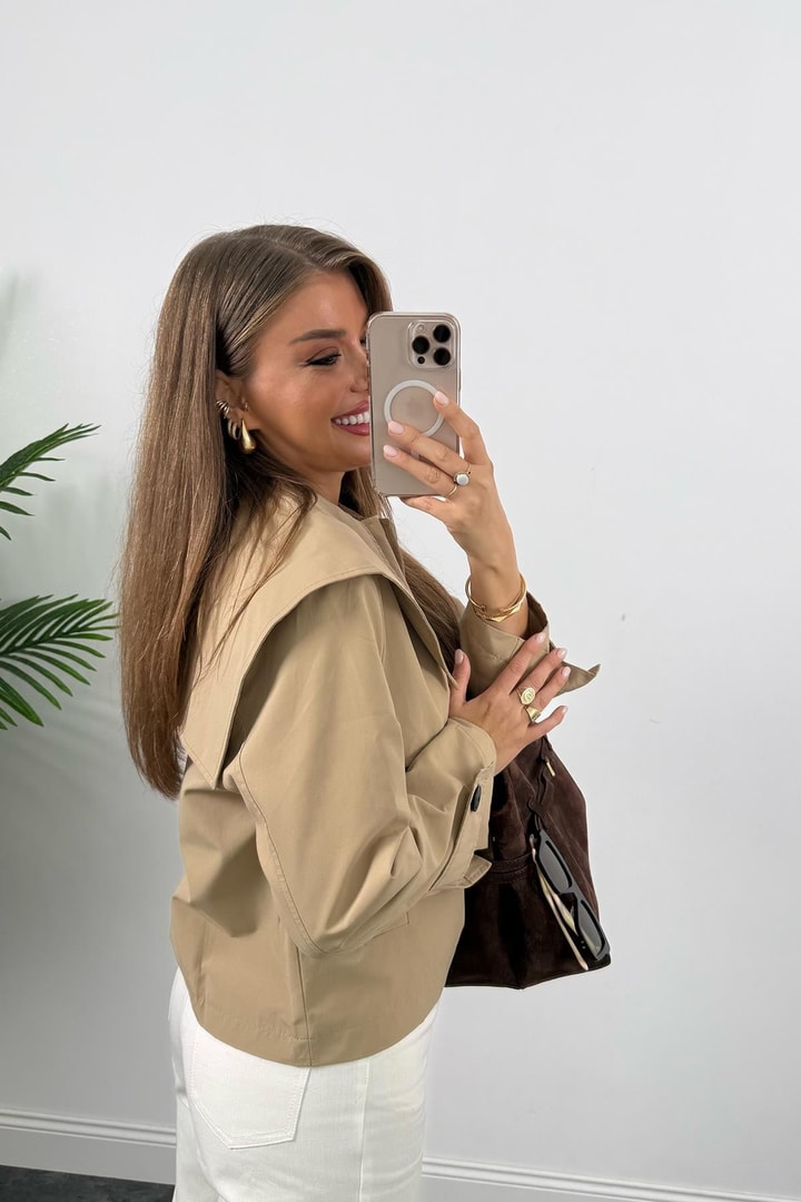 Premium Seri Yaka Detaylı Kısa Trençkot Bej