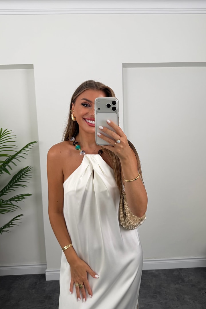 Premium Seri Yakası Boncuklu Maxi Saten Elbise Ekru 