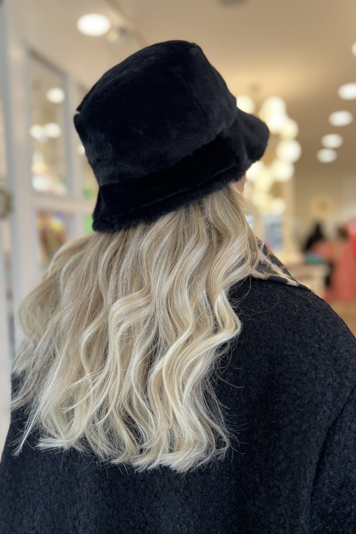Siyah Bucket Peluş Şapka