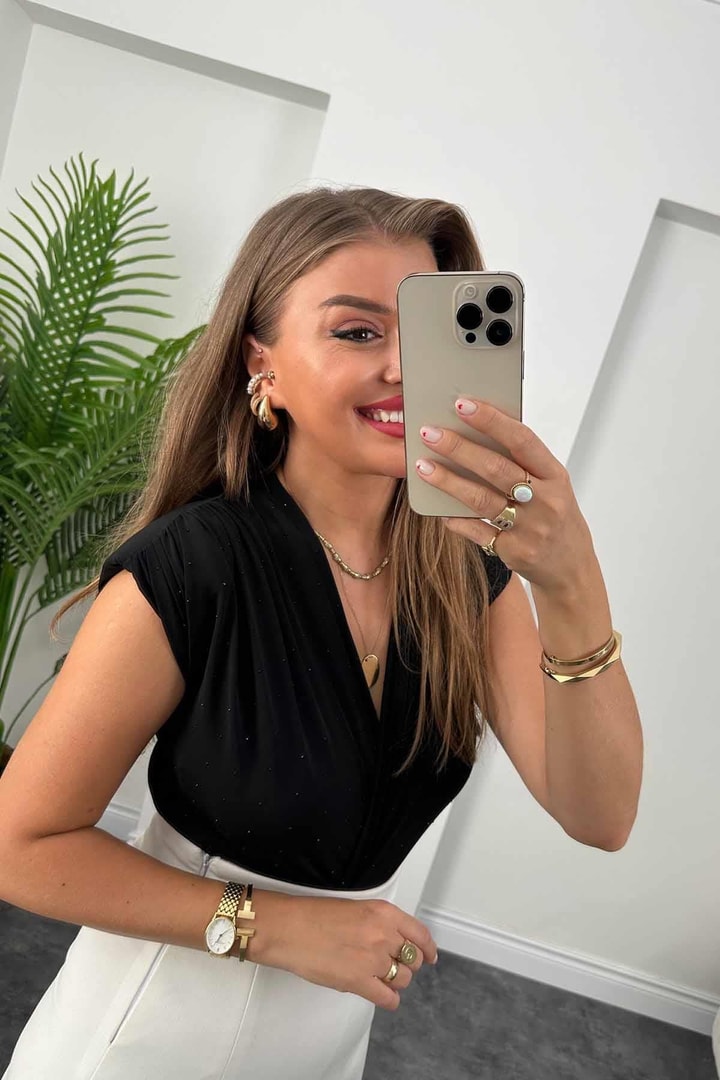 Üstü Siyah Serpme Taşlı Vatkalı Bodysuit