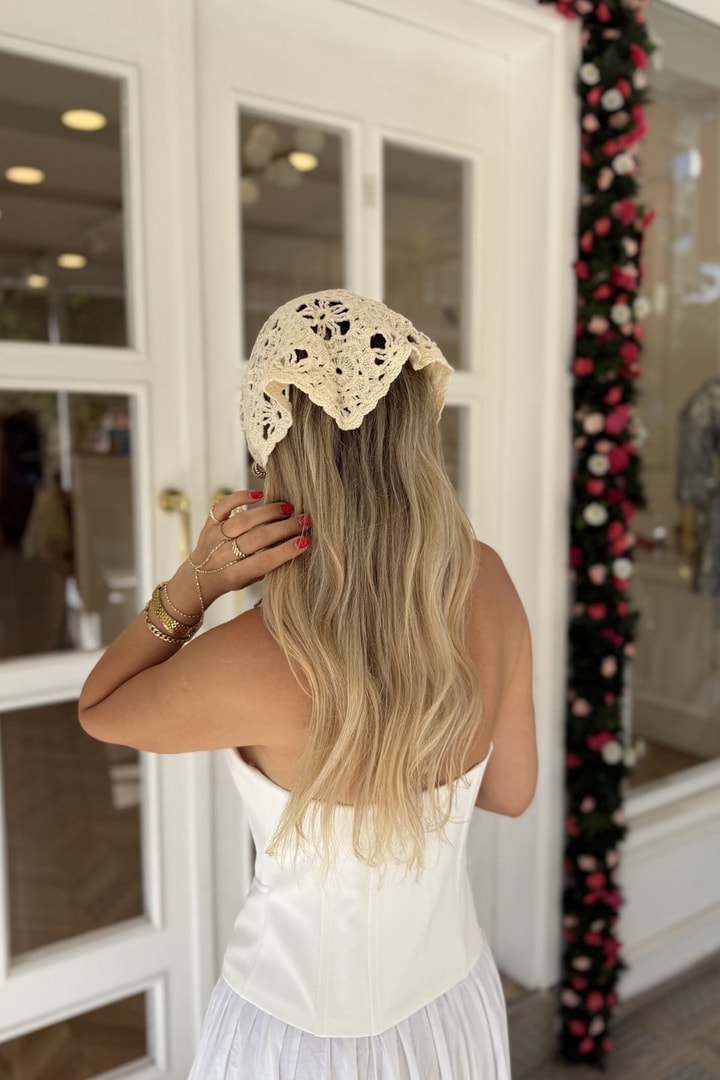 Krem Motifli Üçgen Bandana