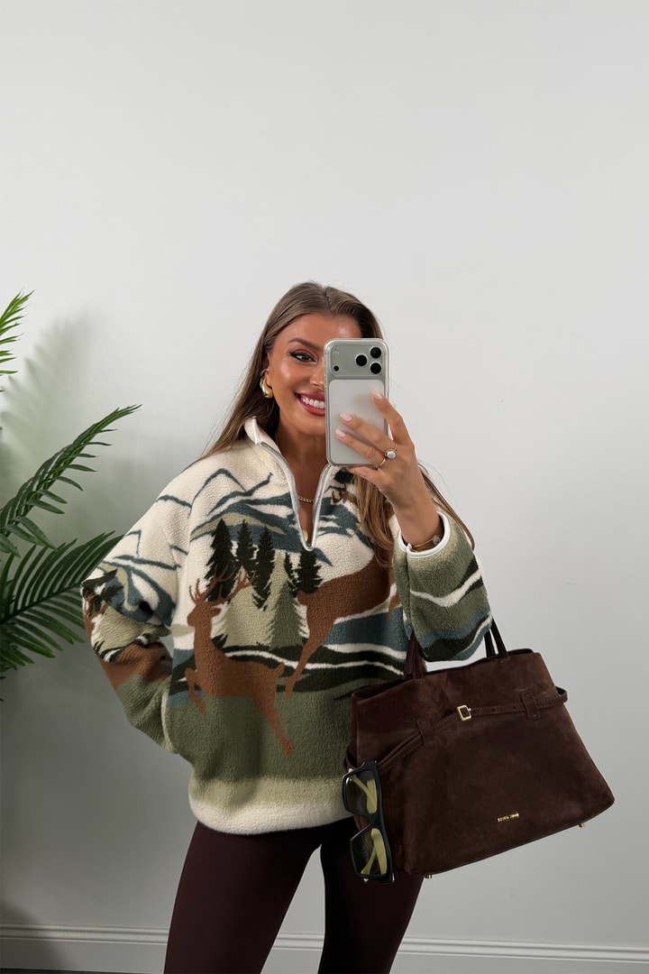 Oysh Model Ağaçlı Geyikli Polar Sweat
