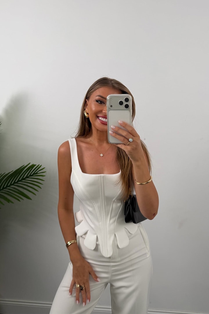 Premium Seri Eteği Dilimli Tasarım Korse Bluz Beyaz