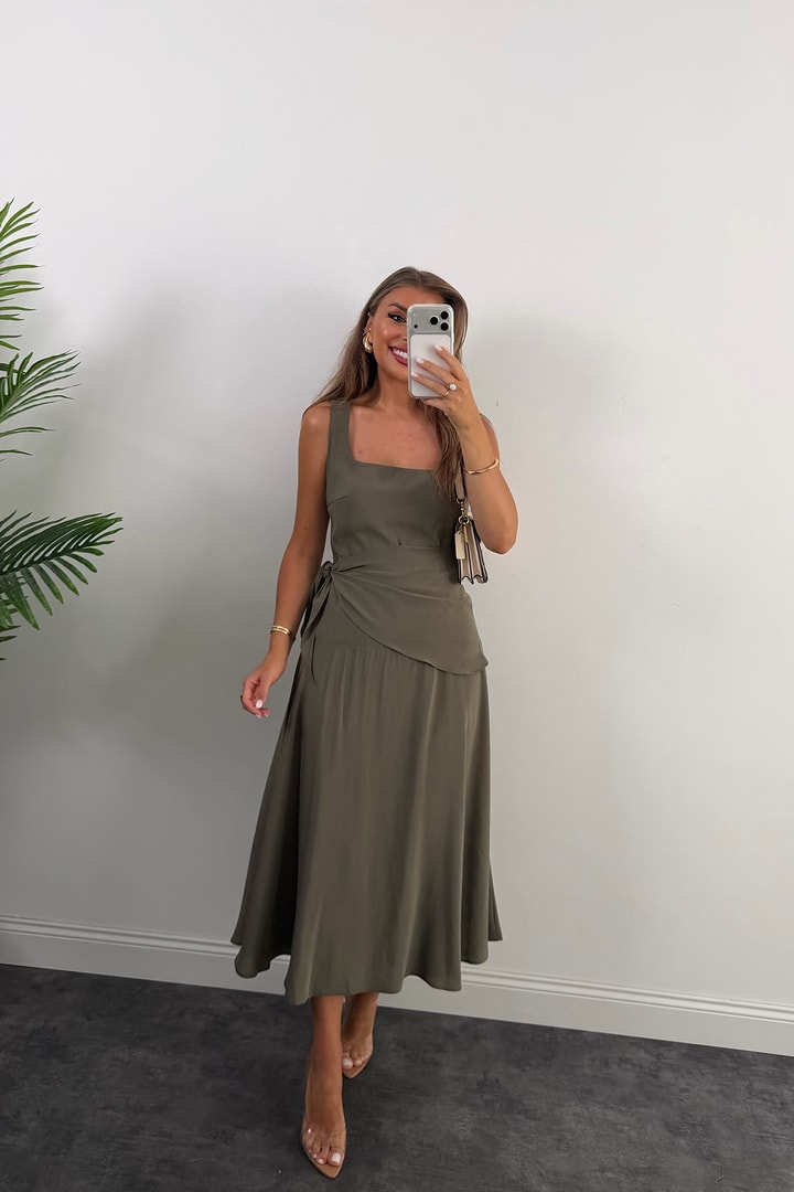 Premium Seri Kare Yaka Beli Fularlı Midi Boy Tensel Elbise Haki