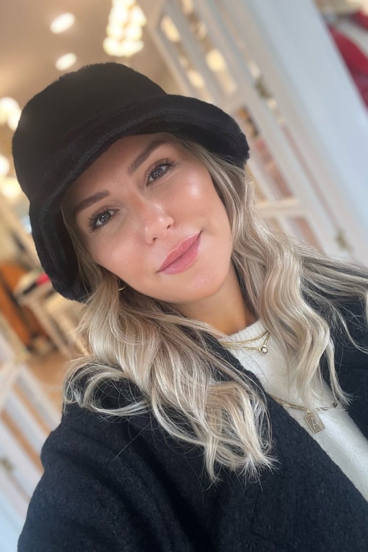 Siyah Peluş Şapka