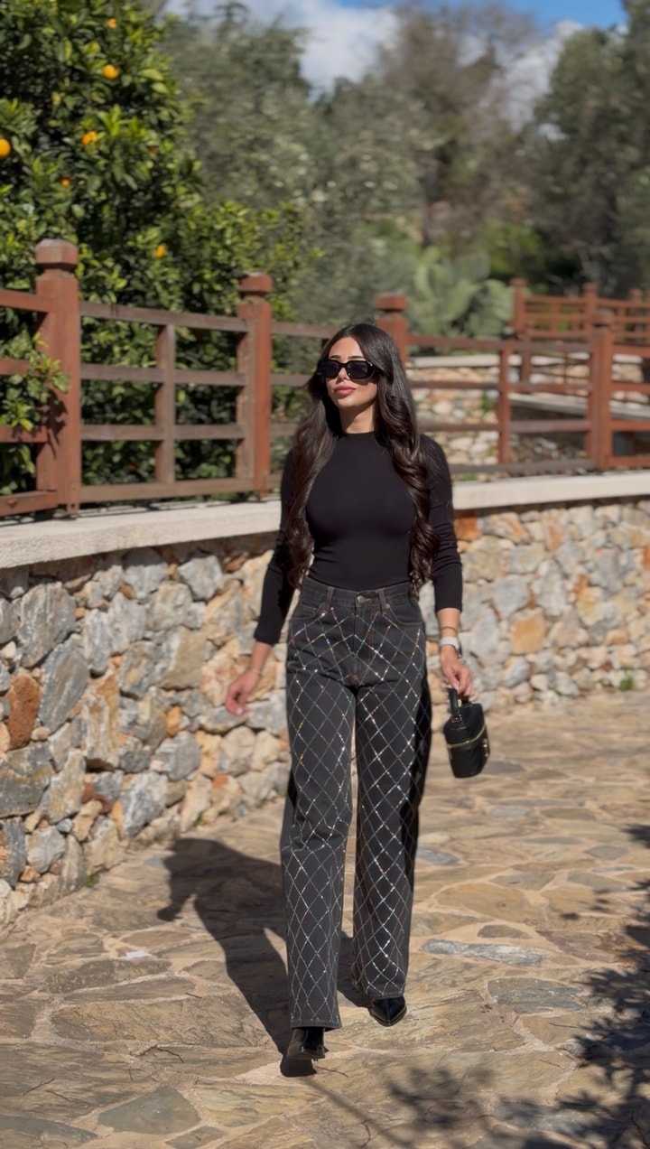 Aleysia Siyah Çapraz Taşlı Lightblue Yıkama Jean