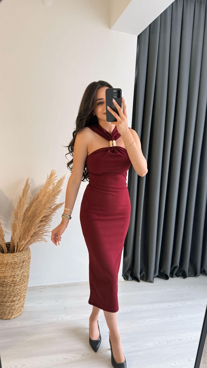 Beyonce Bordo Göğüs Aksesuar Detaylı Maxi Boy Elbise