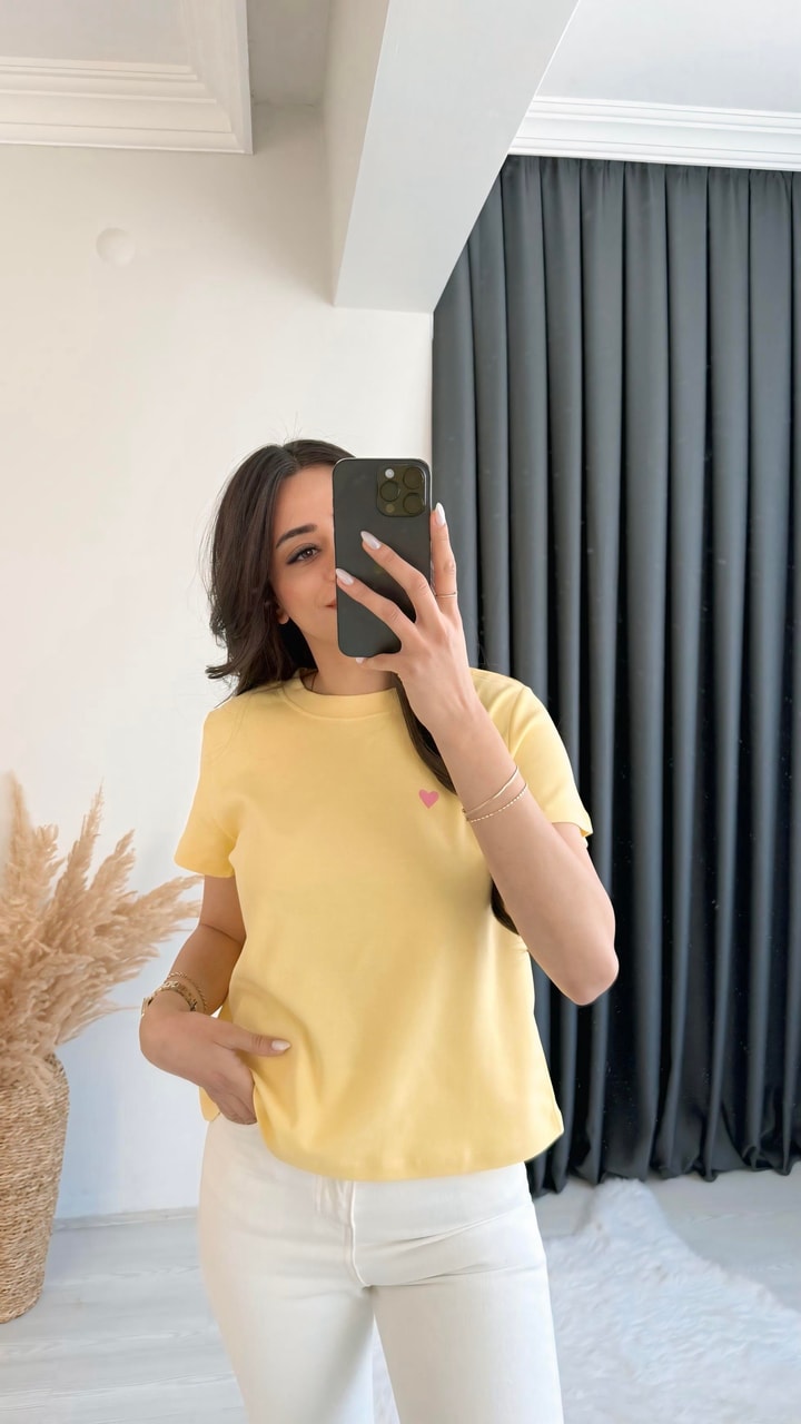 Dimit Dilvin Bisiklet Yaka Kalp İşlemeli Tshirt Sarı