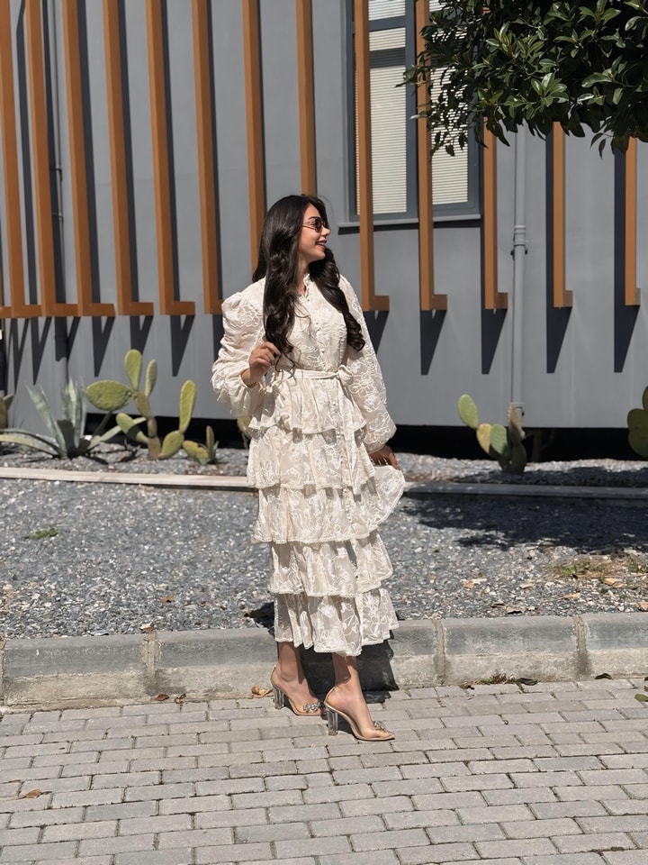 Flore Bej Volanlı Tasarım Elbise