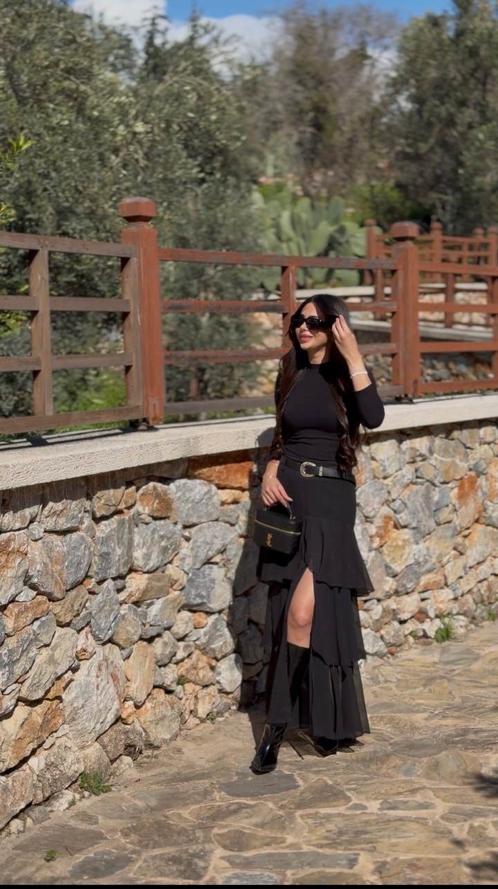 Harle Siyah Fırfırlı Kat Kat Kemerli ETek