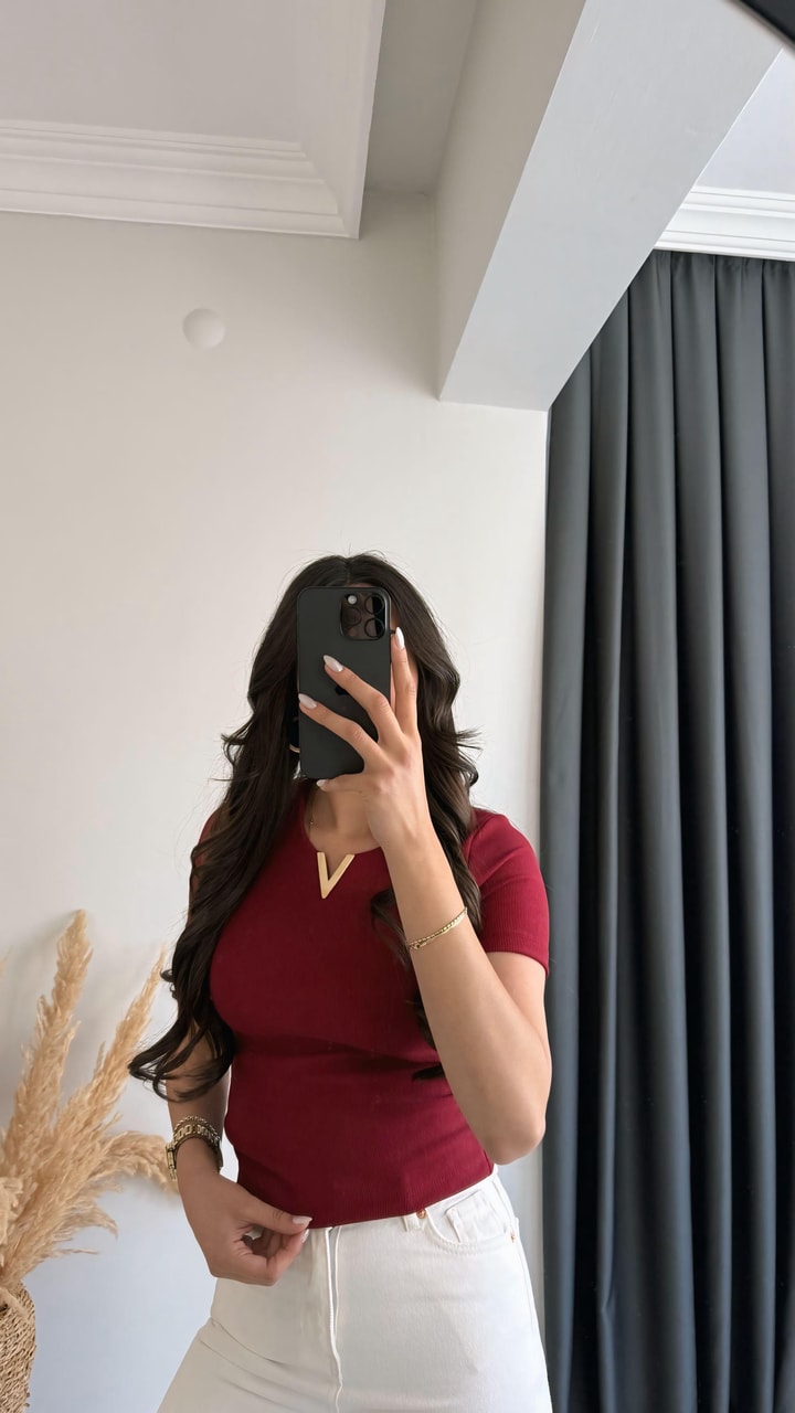 Lixo Metal V Detaylı Likralı Kısa Kol Bluz Bordo