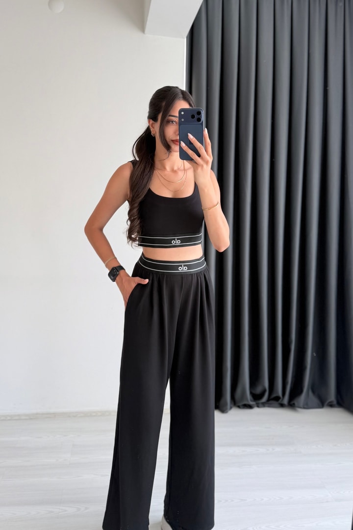 Lola Yazı Detaylı Spor Takım Siyah