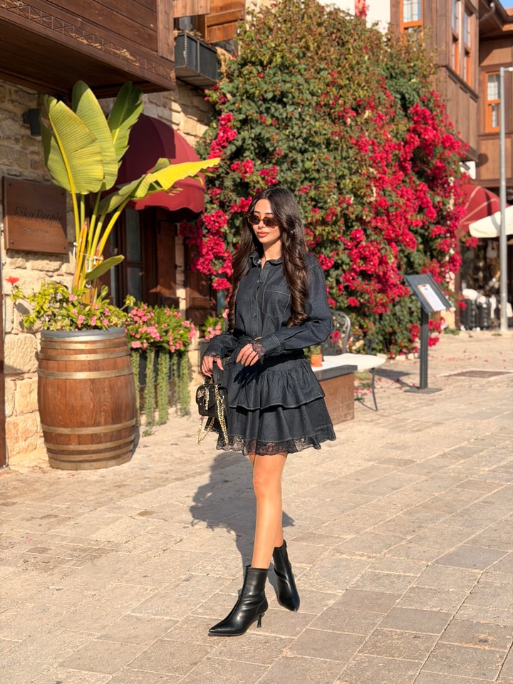 Lover Kolları Ve Etek Ucu Dantel Detaylı Kemeri Tokalı Denim Elbise