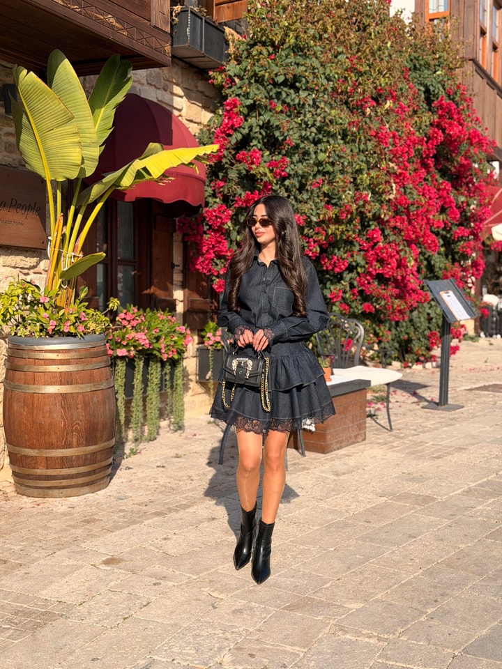 Lover Kolları Ve Etek Ucu Dantel Detaylı Kemeri Tokalı Denim Elbise