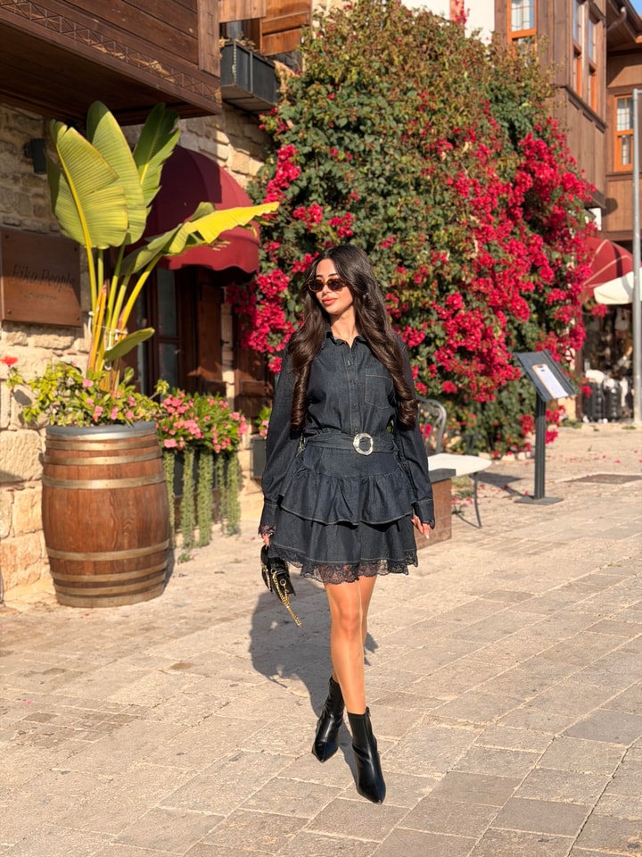 Lover Kolları Ve Etek Ucu Dantel Detaylı Kemeri Tokalı Denim Elbise