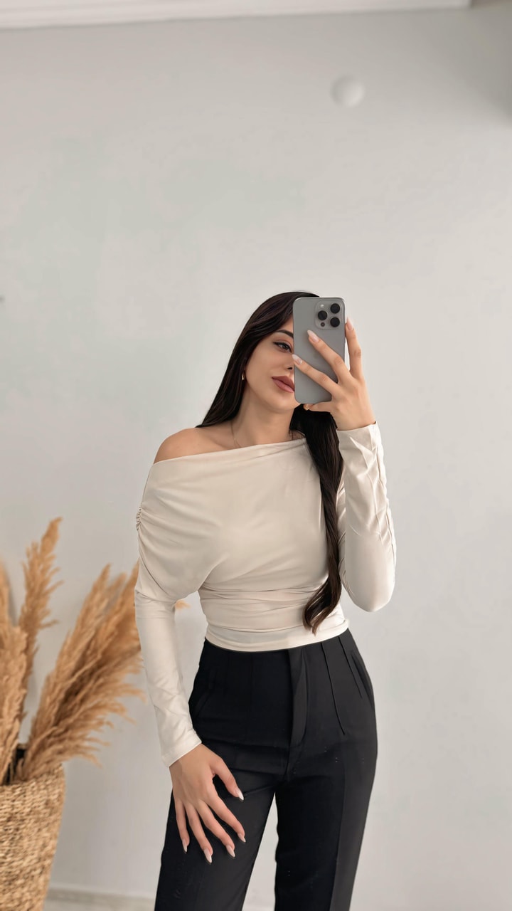 Lucky Düşük Omuz Drapeli Asimetrik Krep Bluz Bej