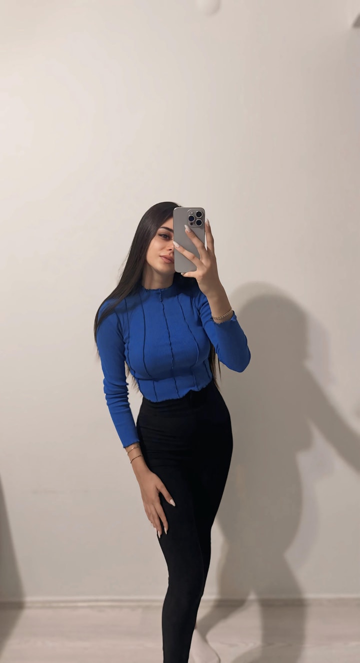 Mago Önü Dikişli Saks Bluz