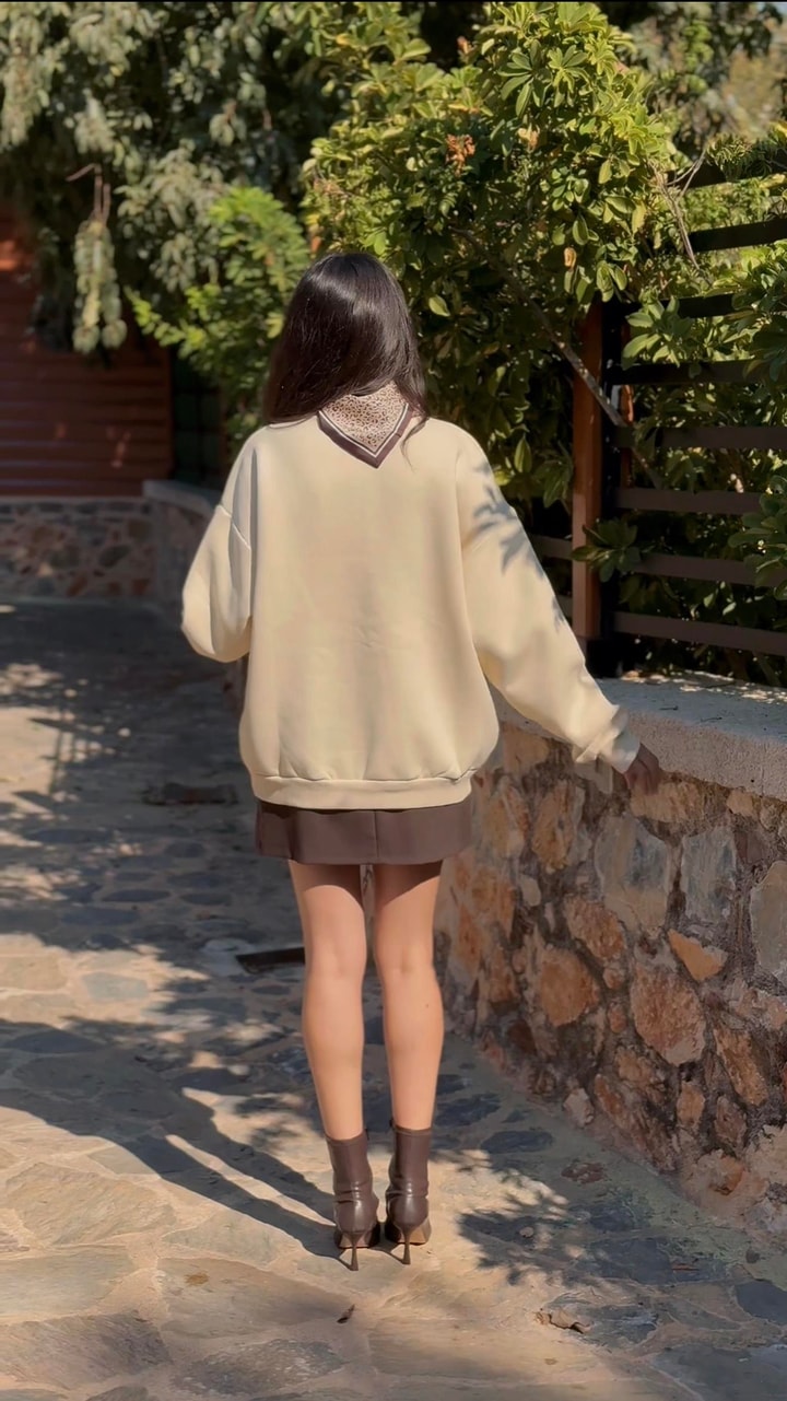 Misi Bej Leopar Baskılı Fularlı Sweatshirt