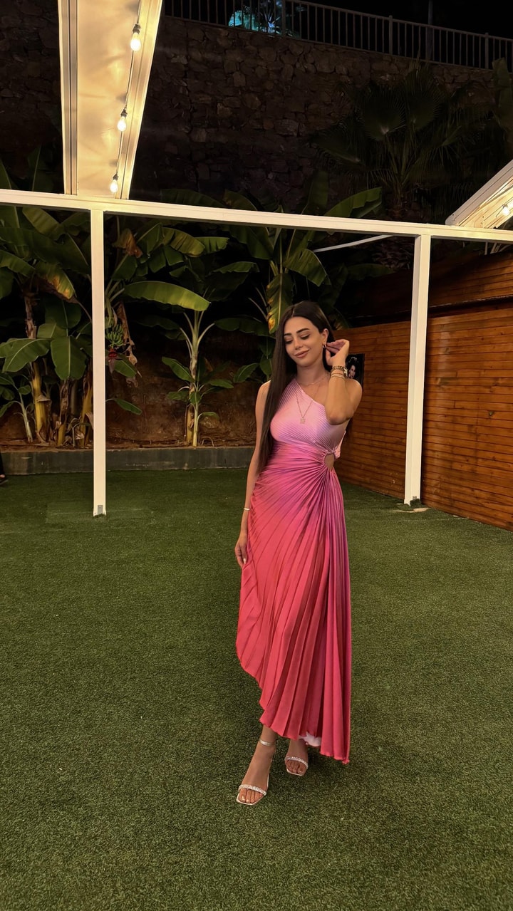 Prettie Tek Omuz Piliseli Asimetrik Elbise-Fuşya