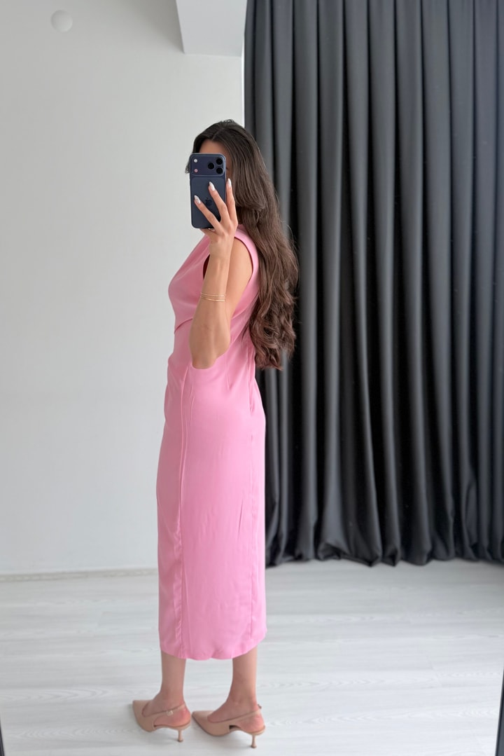 Ringo Pembe Toka Detaylı Yırtmaçlı Midi Elbise
