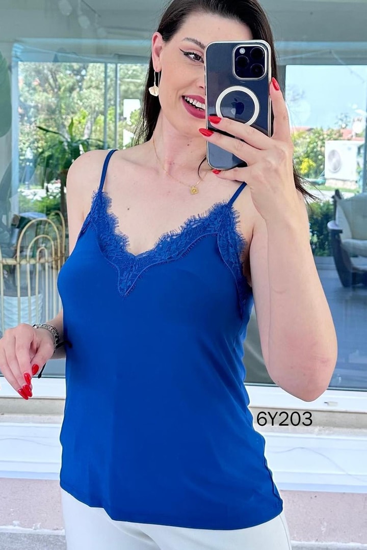 Askısı Ayarlanabilir Dantelli Sandy Bluz