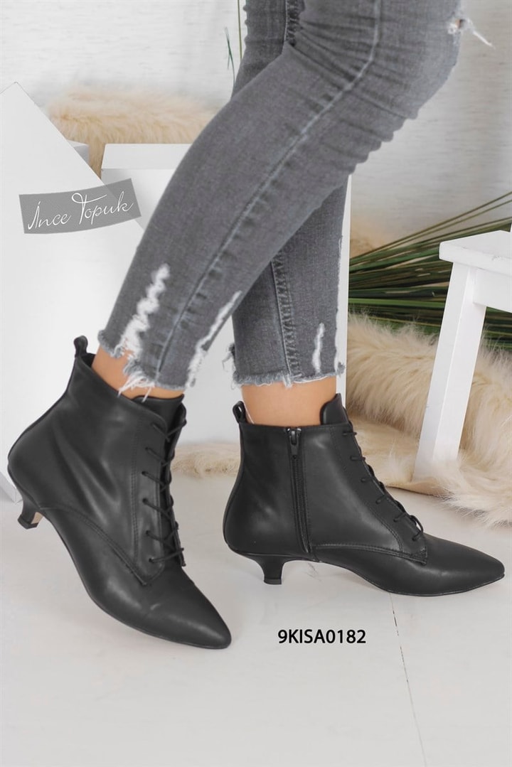 Bağcıklı Kısa Topuk Bot