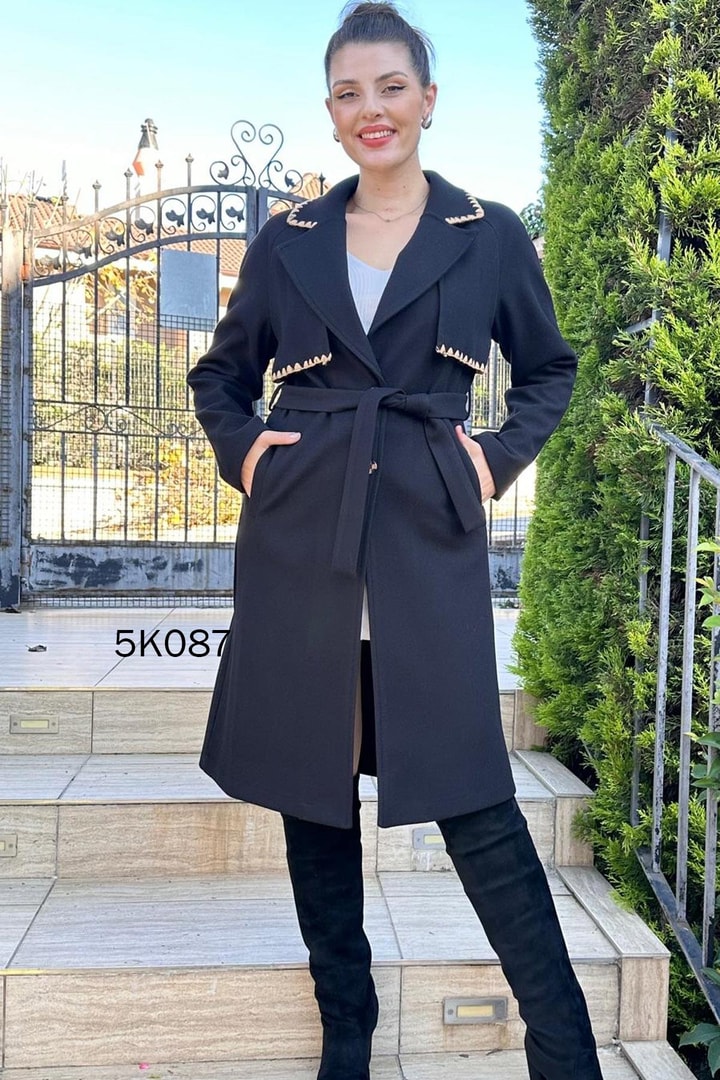 Belden Bağlamalı Nakış İşlemeli Kaşe Kaban