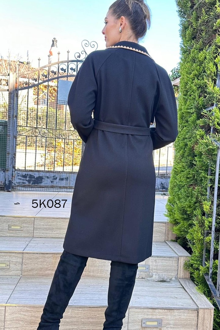 Belden Bağlamalı Nakış İşlemeli Kaşe Kaban