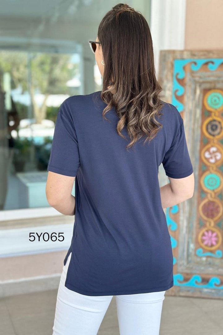 Bisiklet Yaka Yırtmaçlı Viskon Tshirt