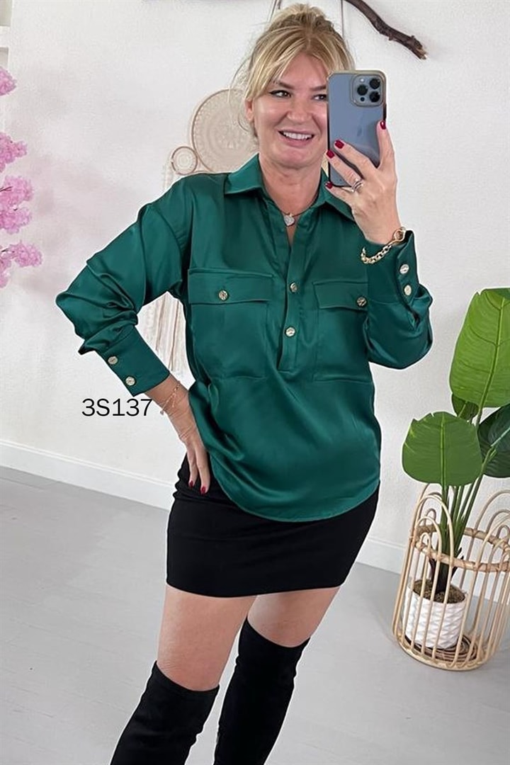 Cepli Düğmeli Saten Bluz