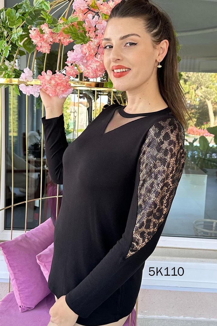 Çilek Kumaş Tül Detay Yılan Garnili Bluz