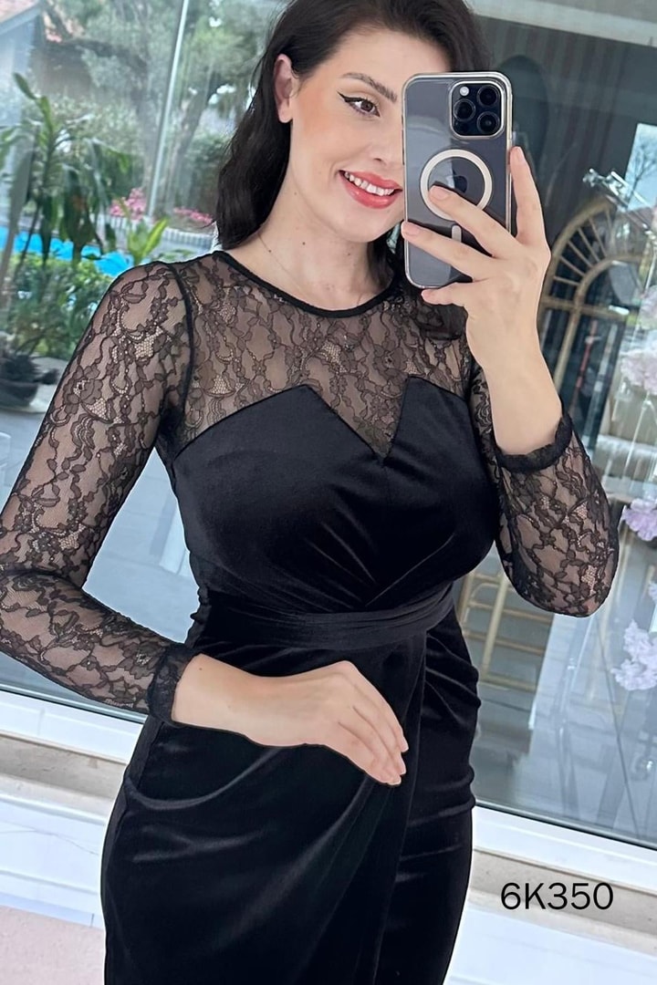 Dantel Detaylı Kadife Elbise