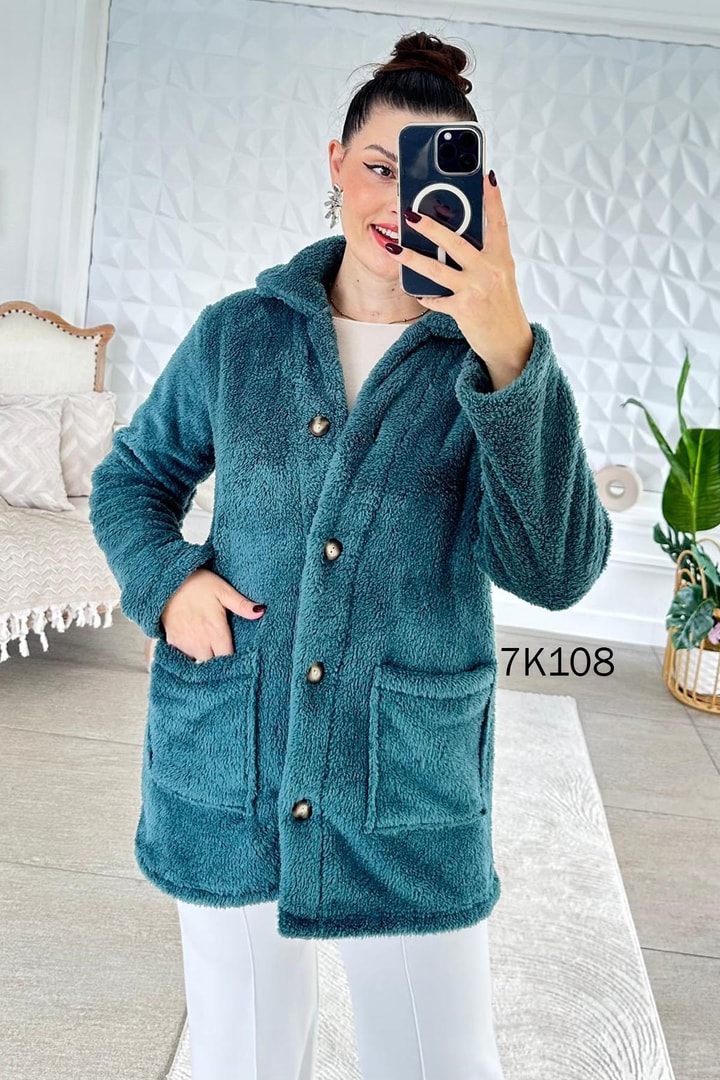 Düğmeli Peluş Hırka