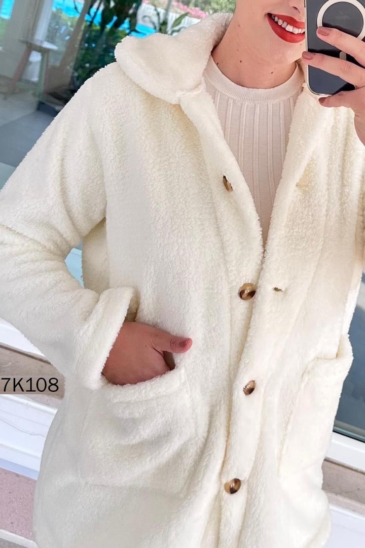 Düğmeli Peluş Hırka