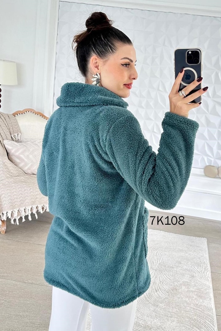 Düğmeli Peluş Hırka