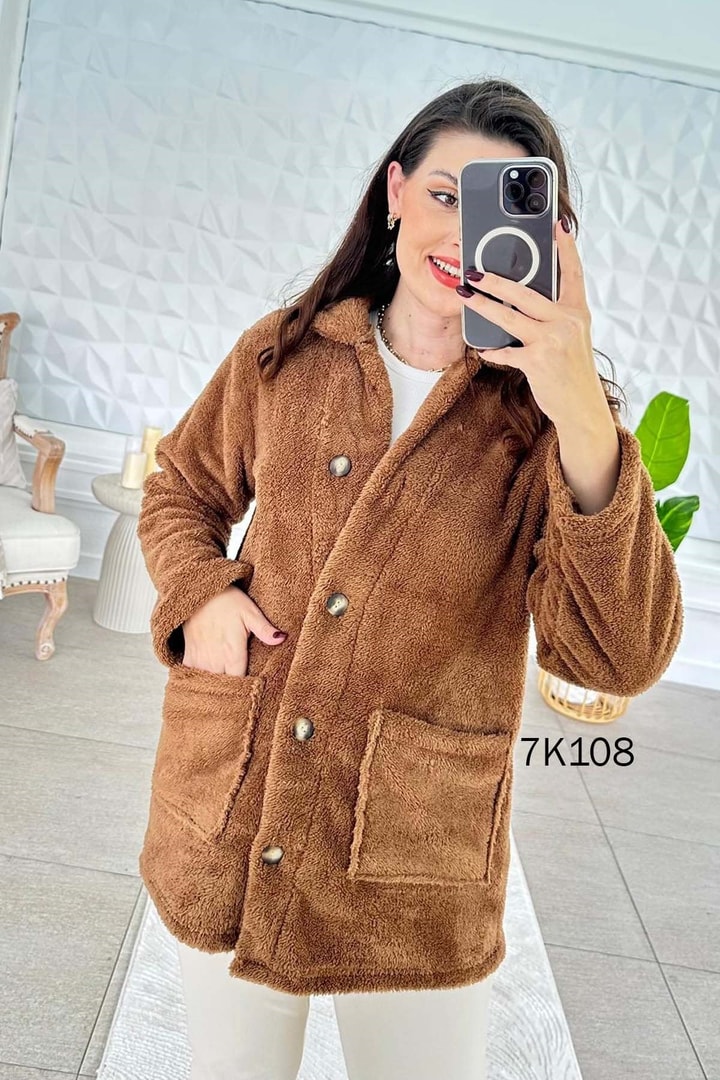 Düğmeli Peluş Hırka