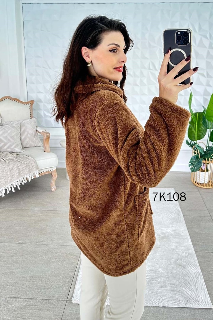 Düğmeli Peluş Hırka