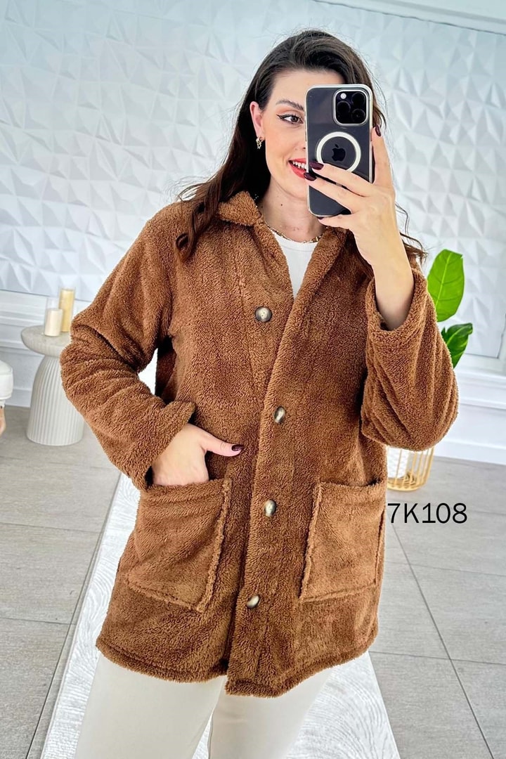 Düğmeli Peluş Hırka